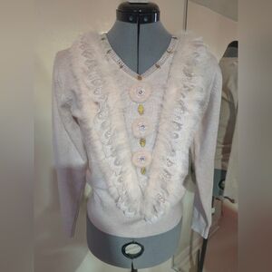 Source Unknown Cream V-Neck Sweater with Lace, Faux-Fur & Decorative Buttons